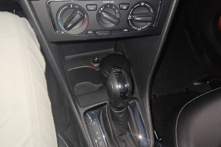 Used Volkswagen Santana 2015 Haval H6 1.6L Automatic Comfort Model Gear Lever