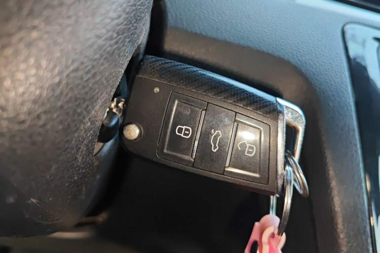 Used Volkswagen Santana 2015 Haval H6 1.6L Automatic Luxury Model Interior 1