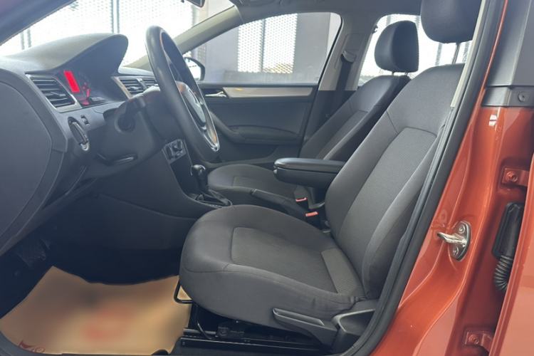 Used Volkswagen Santana 2015 Haval H6 1.6L Automatic Luxury Model Interior 4
