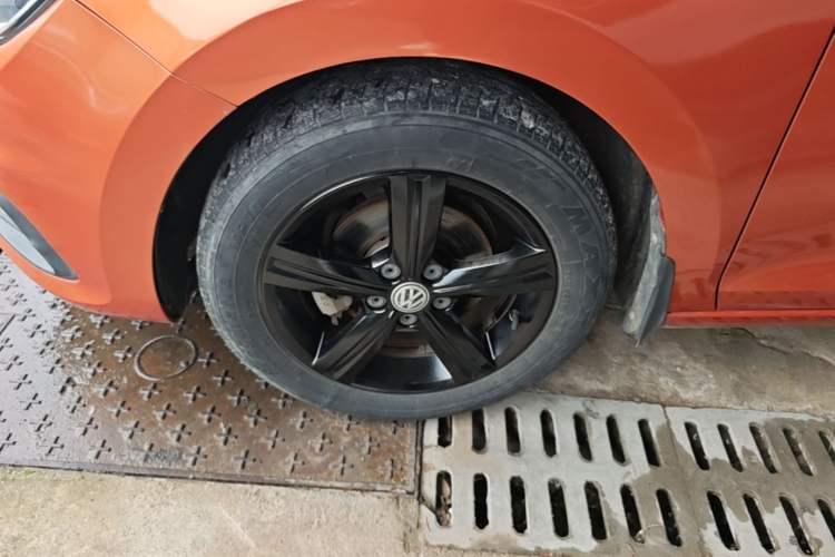 Used Volkswagen Santana 2015 HaoNa 1.6L Manual Fashion Edition Left Front Wheel Hub