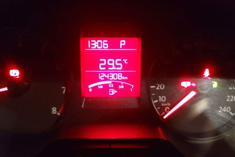 Used Volkswagen Santana 2015 Haval H6 1.6L Automatic Luxury Model Odometer Close Up