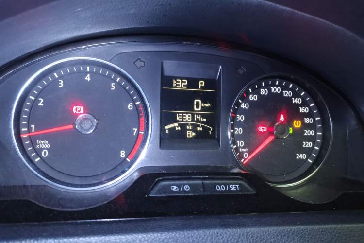 Used Volkswagen Santana 2015 HaoNa 230TSI DSG Comfort Model Odometer Close Up