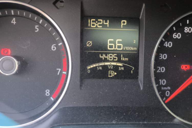 Used Volkswagen Santana 2015 Haval H6 1.6L Automatic Comfort Model Odometer Close Up