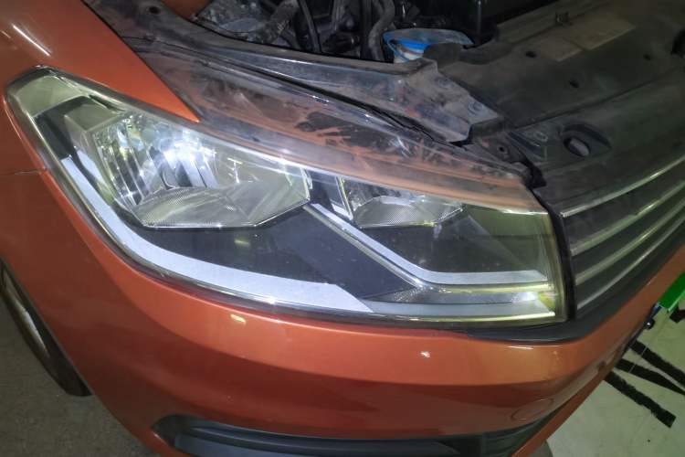 Used Volkswagen Santana 2015 HaoNa 230TSI DSG Comfort Model Right Front Headlight