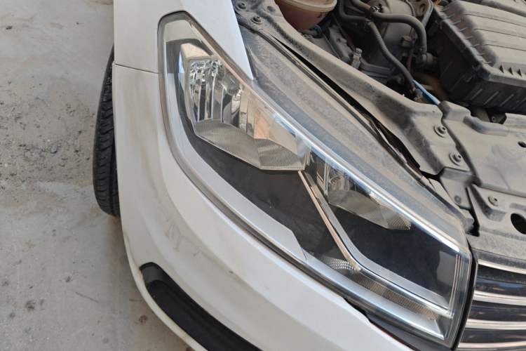Used Volkswagen Santana 2015 Haval H9 1.6L Automatic Luxury Model Right Front Headlight