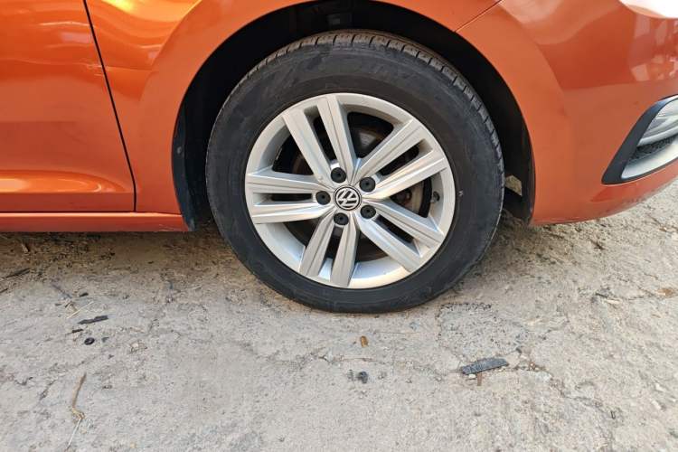Used Volkswagen Santana 2015 Haval H6 1.6L Automatic Comfort Model Right Front Wheel Hub