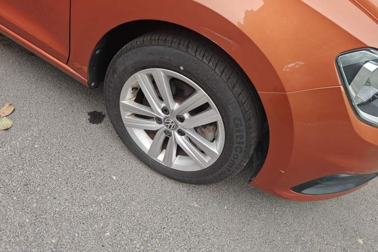 Used Volkswagen Santana 2015 HaoNa 230TSI DSG Comfort Model Right Front Wheel Hub
