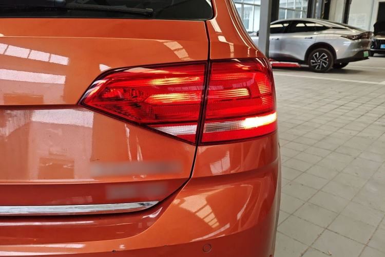 Used Volkswagen Santana 2015 HaoNa 230TSI DSG Comfort Model Right Rear Taillight
