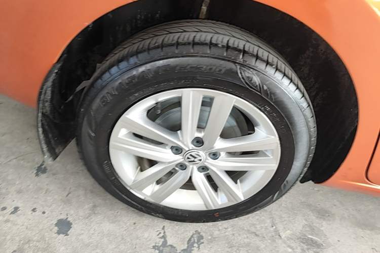 Used Volkswagen Santana 2015 Haval H6 1.6L Automatic Comfort Model Right Rear Wheel Hub