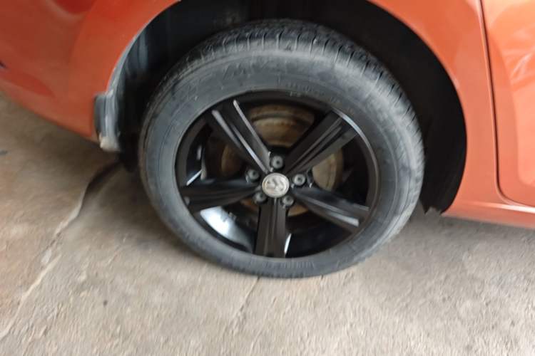 Used Volkswagen Santana 2015 HaoNa 1.6L Manual Fashion Edition Right Rear Wheel Hub