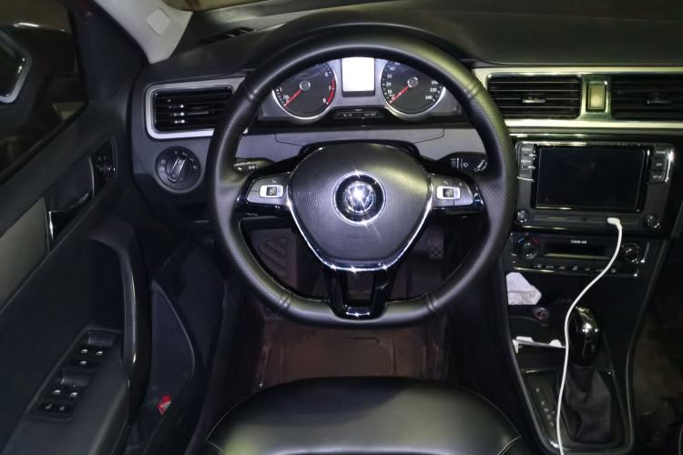 Used Volkswagen Santana 2015 HaoNa 230TSI DSG Comfort Model Steering Wheel