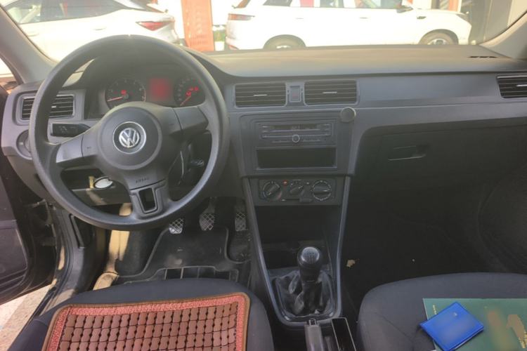Used Volkswagen Santana 2015 1.6L Manual Fashion Edition Center Console