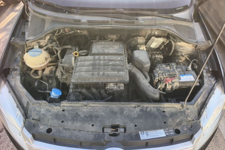Used Volkswagen Santana 2015 1.6L Manual Fashion Edition Engine Bay