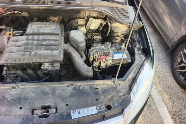 Used Volkswagen Santana 2015 1.6L Manual Fashion Edition Engine Bay Left