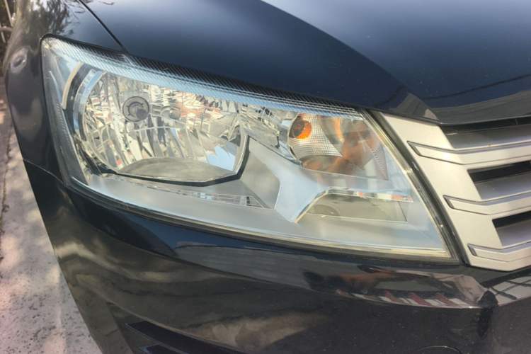 Used Volkswagen Santana 2015 1.6L Manual Fashion Edition Right Front Headlight
