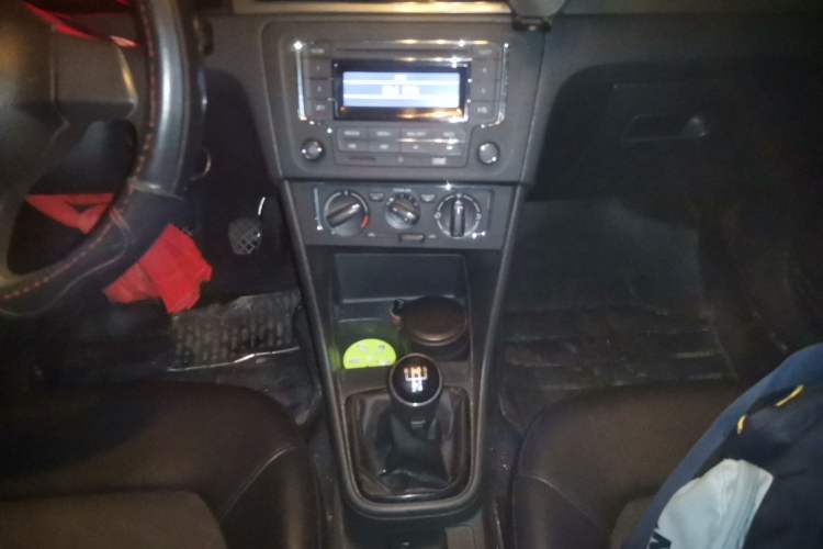 Used Volkswagen Santana 2015 1.6L Manual Comfort Edition Audio And AC Panel