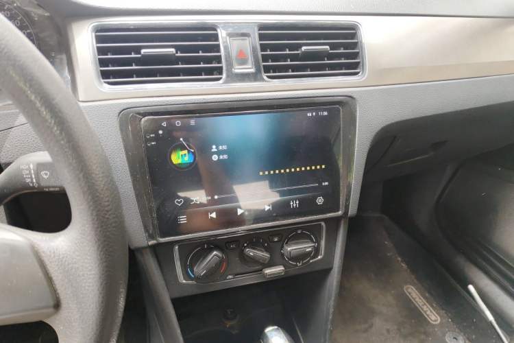 Used Volkswagen Santana 2015 1.6L Automatic Comfort Edition Audio And AC Panel