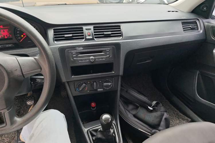 Used Volkswagen Santana 2015 1.4L Manual Fashion Edition Audio And AC Panel