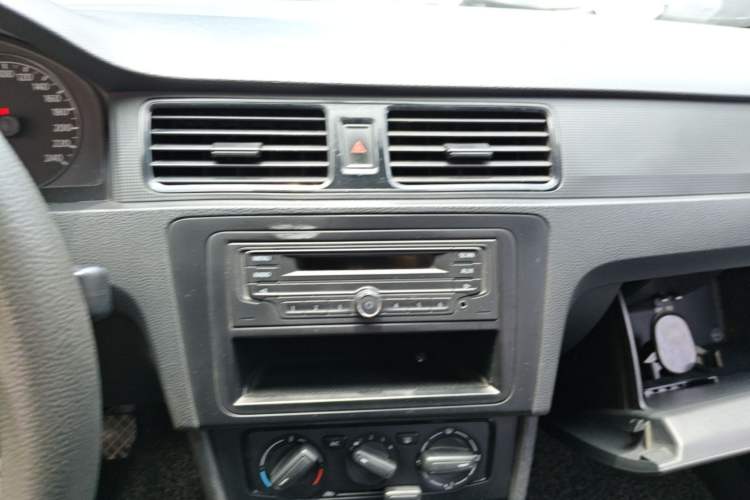 Used Volkswagen Santana 2015 1.4L Manual Fashion Edition Audio And AC Panel