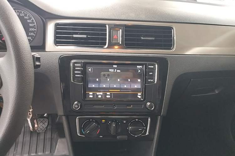 Used Volkswagen Santana 2015 1.4L Manual Comfort Edition Audio And AC Panel