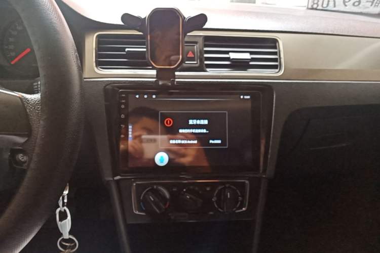 Used Volkswagen Santana 2015 1.6L Automatic Comfort Edition Audio And AC Panel