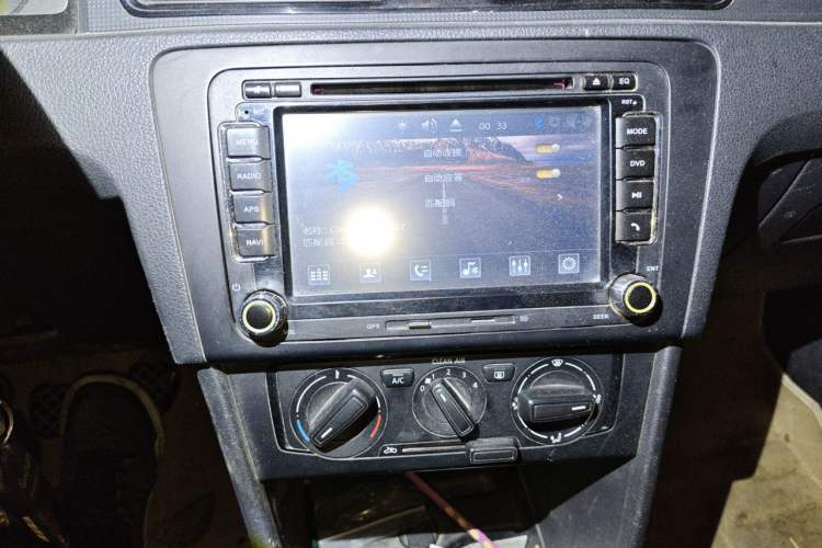 Used Volkswagen Santana 2015 1.6L Manual Fashion Edition Audio And AC Panel