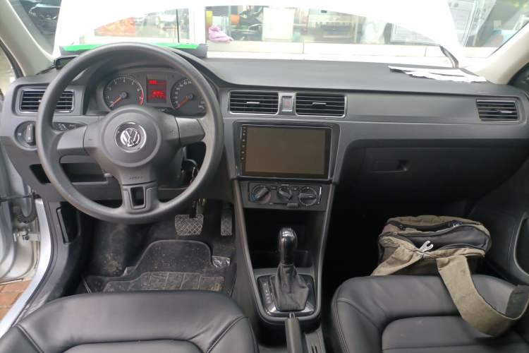Used Volkswagen Santana 2015 1.6L Automatic Fashion Edition Center Console