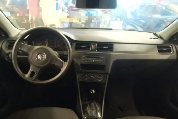 Used Volkswagen Santana 2015 1.6L Automatic Fashion Edition Center Console