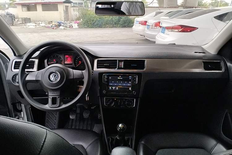 Used Volkswagen Santana 2015 1.4L Manual Comfort Edition Center Console