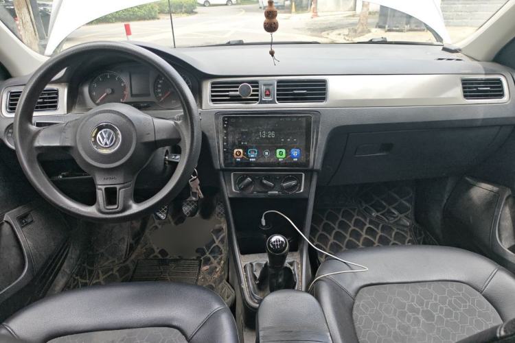 Used Volkswagen Santana 2015 1.6L Manual Comfort Edition Center Console