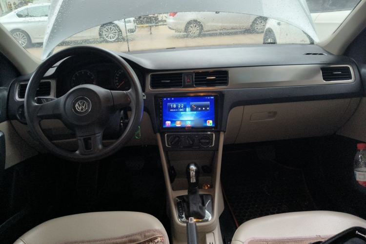 Used Volkswagen Santana 2015 1.6L Automatic Comfort Edition Center Console