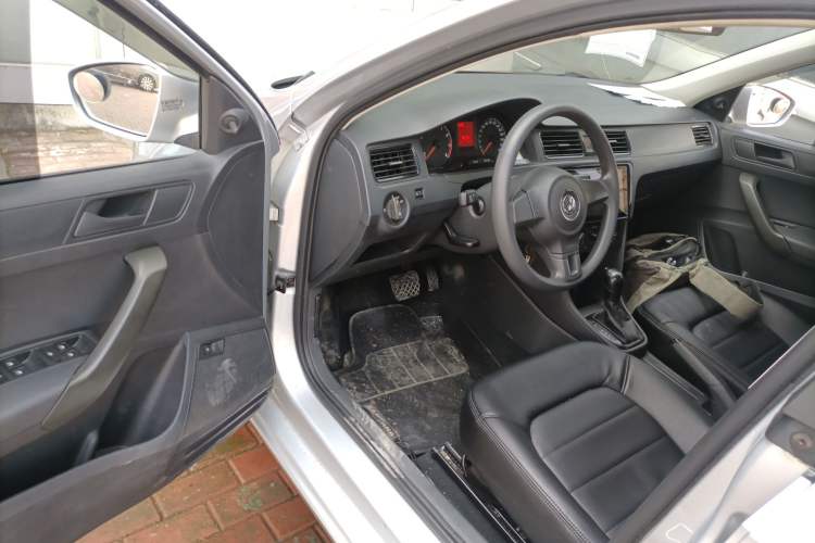 Used Volkswagen Santana 2015 1.6L Automatic Fashion Edition Driver Seat