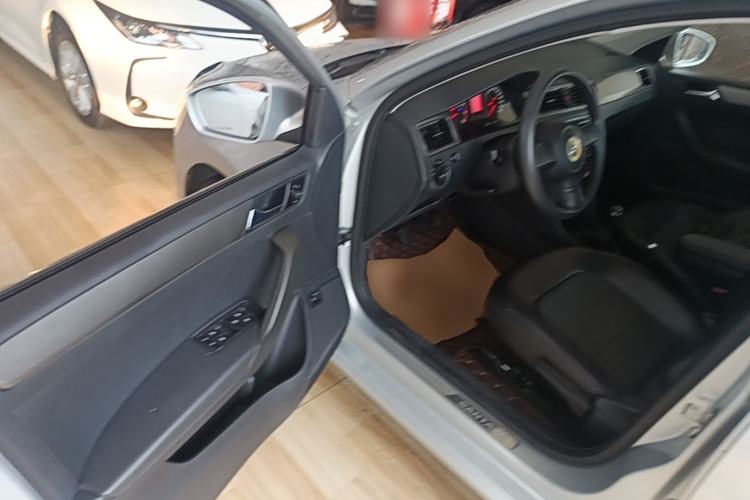 Used Volkswagen Santana 2015 1.6L Manual Comfort Edition Driver Seat