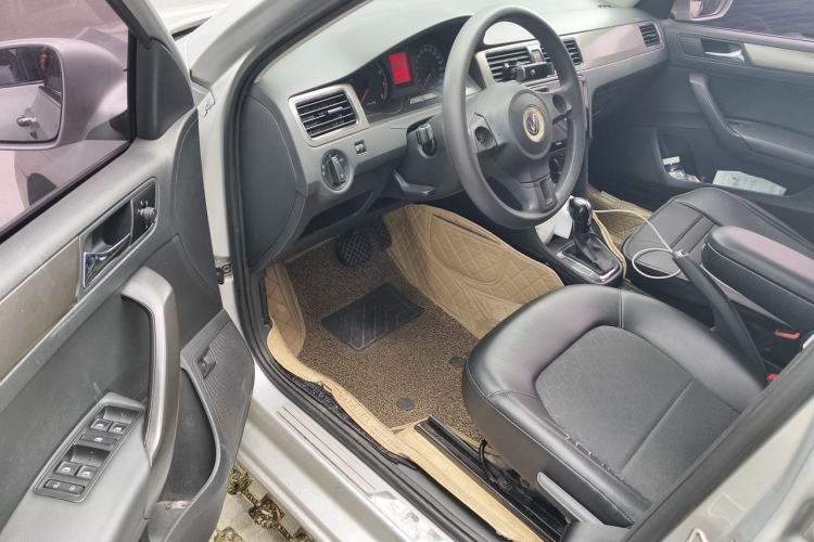Used Volkswagen Santana 2015 1.6L Automatic Comfort Edition Driver Seat