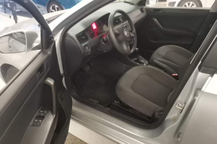 Used Volkswagen Santana 2015 1.6L Automatic Fashion Edition Driver Seat