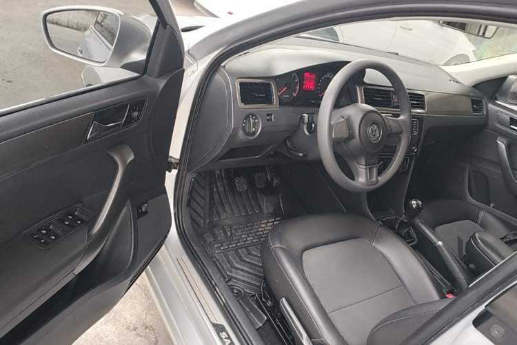 Used Volkswagen Santana 2015 1.4L Manual Comfort Edition Driver Seat