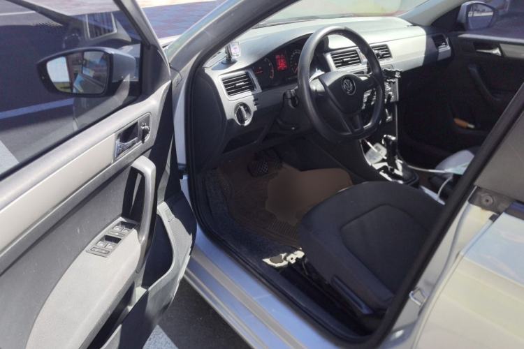 Used Volkswagen Santana 2015 Haval H6 1.6L Automatic Luxury Model Driver Seat