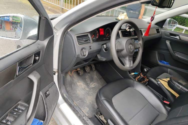 Used Volkswagen Santana 2015 1.6L Manual Comfort Edition Driver Seat