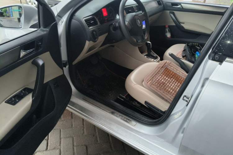 Used Volkswagen Santana 2015 1.6L Automatic Comfort Edition Driver Seat