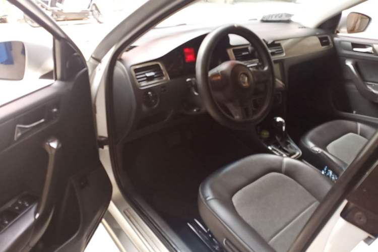 Used Volkswagen Santana 2015 1.6L Automatic Comfort Edition Driver Seat