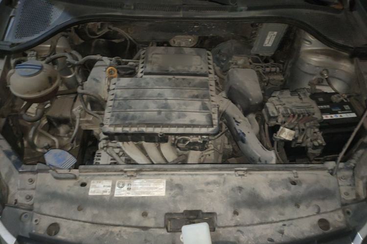 Used Volkswagen Santana 2015 1.6L Manual Comfort Edition Engine Bay