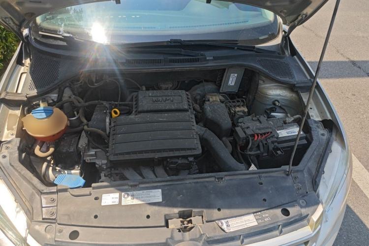 Used Volkswagen Santana 2015 1.6L Manual Fashion Edition Engine Bay