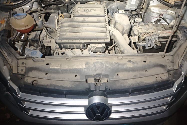 Used Volkswagen Santana 2015 1.6L Manual Fashion Edition Engine Bay