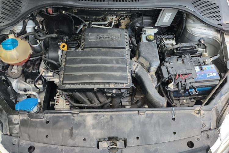 Used Volkswagen Santana 2015 1.6L Automatic Comfort Edition Engine Bay
