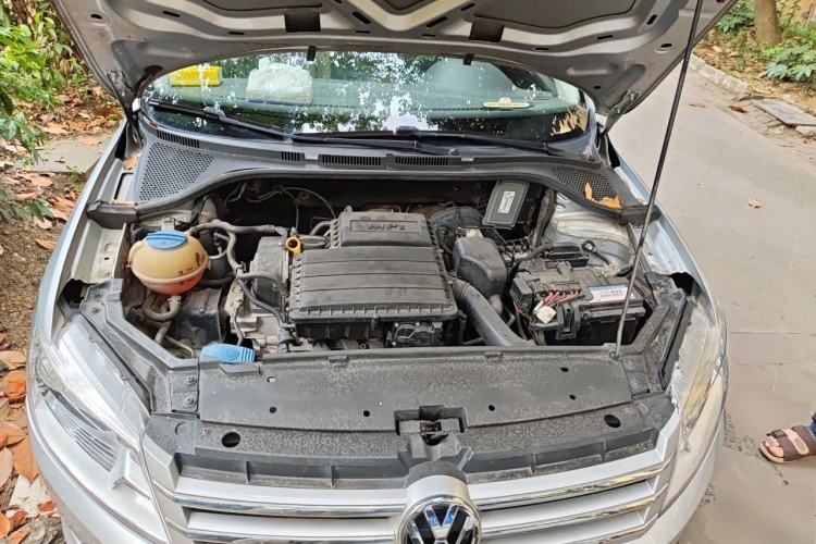 Used Volkswagen Santana 2015 1.6L Automatic Fashion Edition Engine Bay
