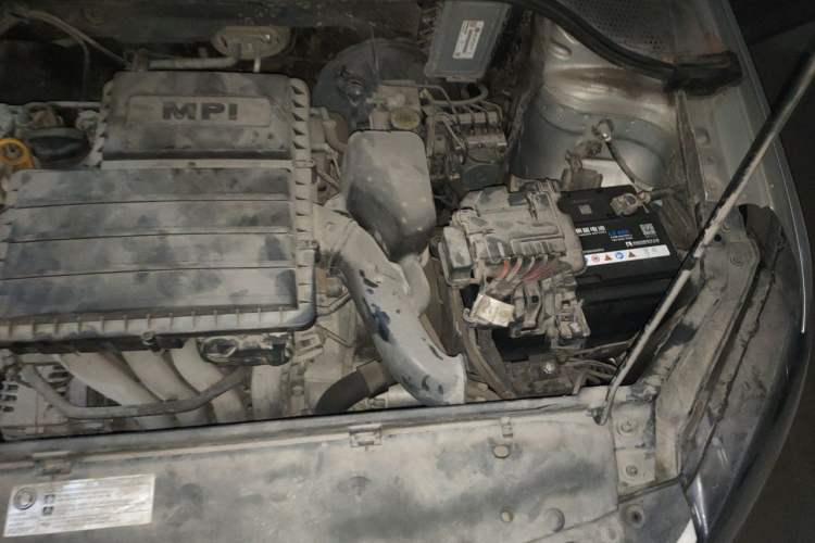 Used Volkswagen Santana 2015 1.6L Manual Comfort Edition Engine Bay Left