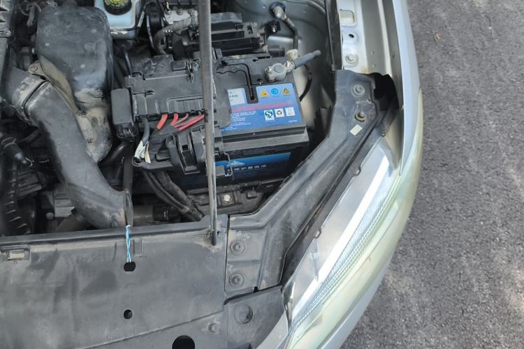 Used Volkswagen Santana 2015 1.6L Automatic Comfort Edition Engine Bay Left