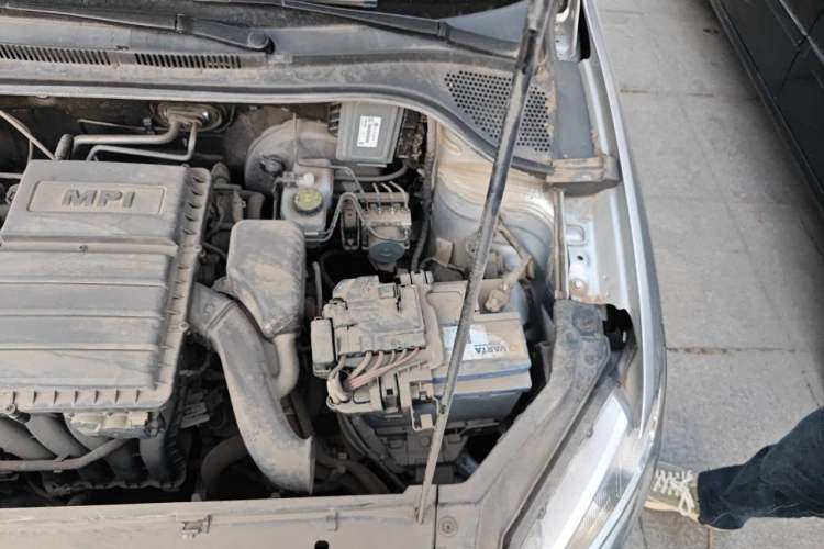 Used Volkswagen Santana 2015 1.4L Manual Fashion Edition Engine Bay Left