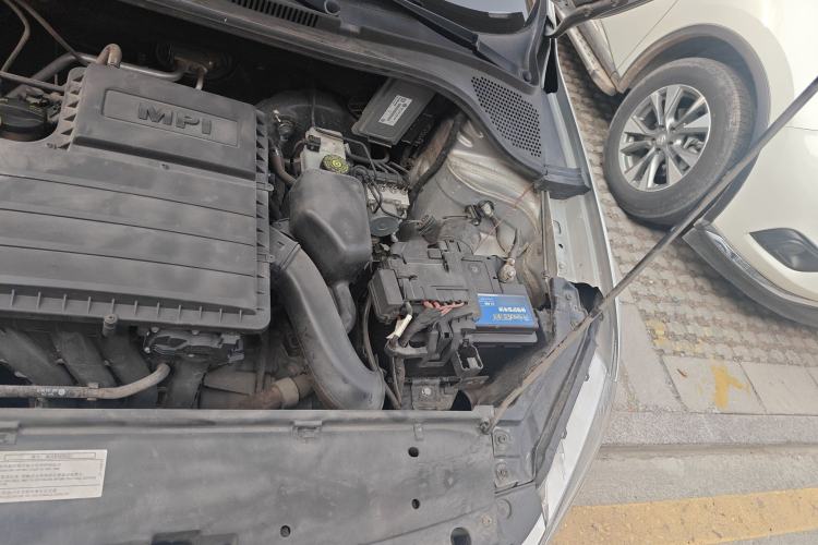 Used Volkswagen Santana 2015 1.4L Manual Fashion Edition Engine Bay Left