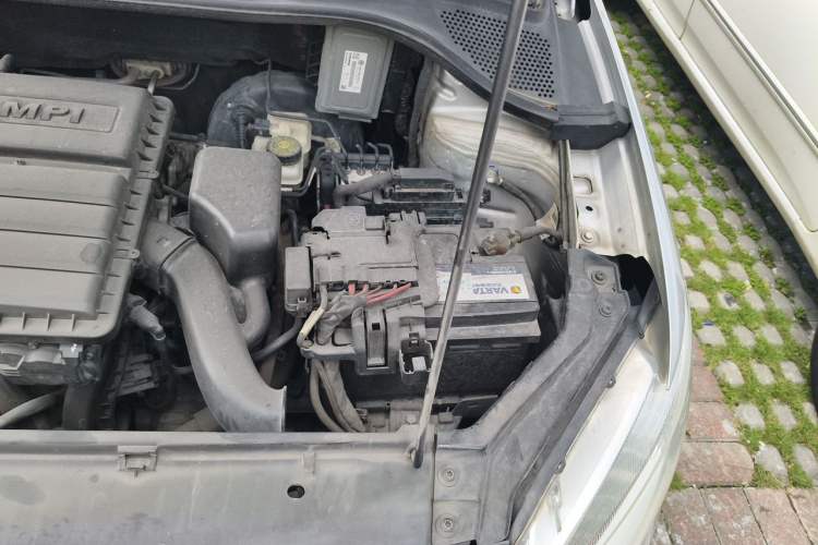 Used Volkswagen Santana 2015 1.6L Automatic Comfort Edition Engine Bay Left